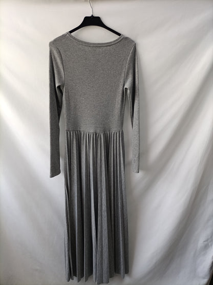 MANGO. Vestido gris plisado T.s