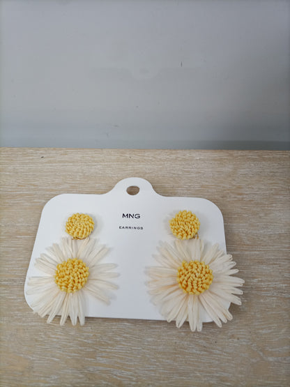 MANGO. Pendientes margarita