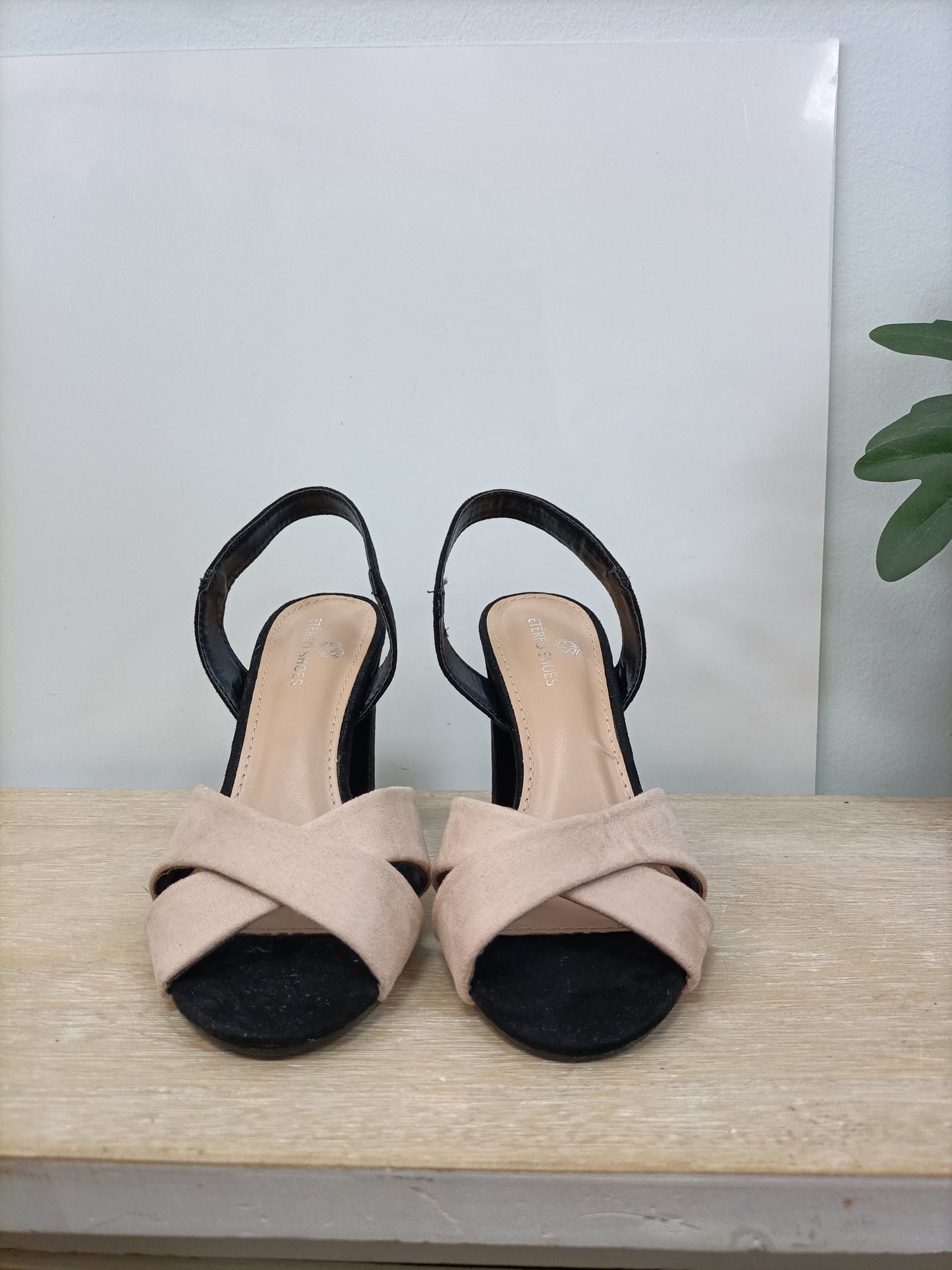 ETEREO SHOES. Two-tone sandals, size 37 (TARA)