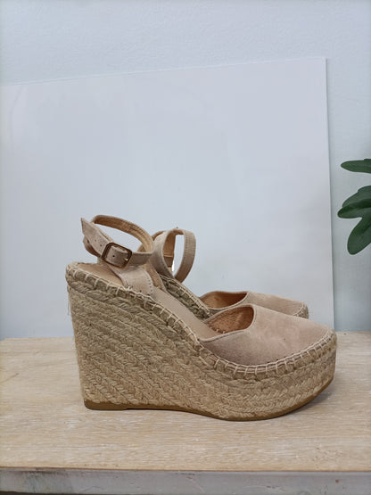 OTHERS. Beige platform wedges size 38