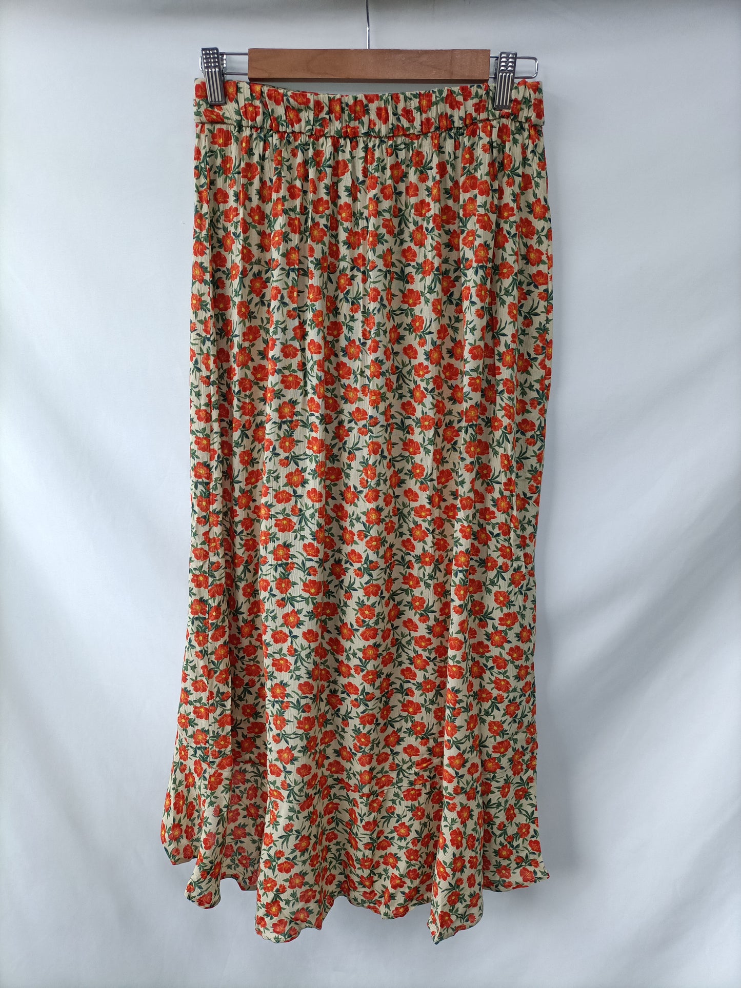 PULL&BEAR. Falda beige flores T.m