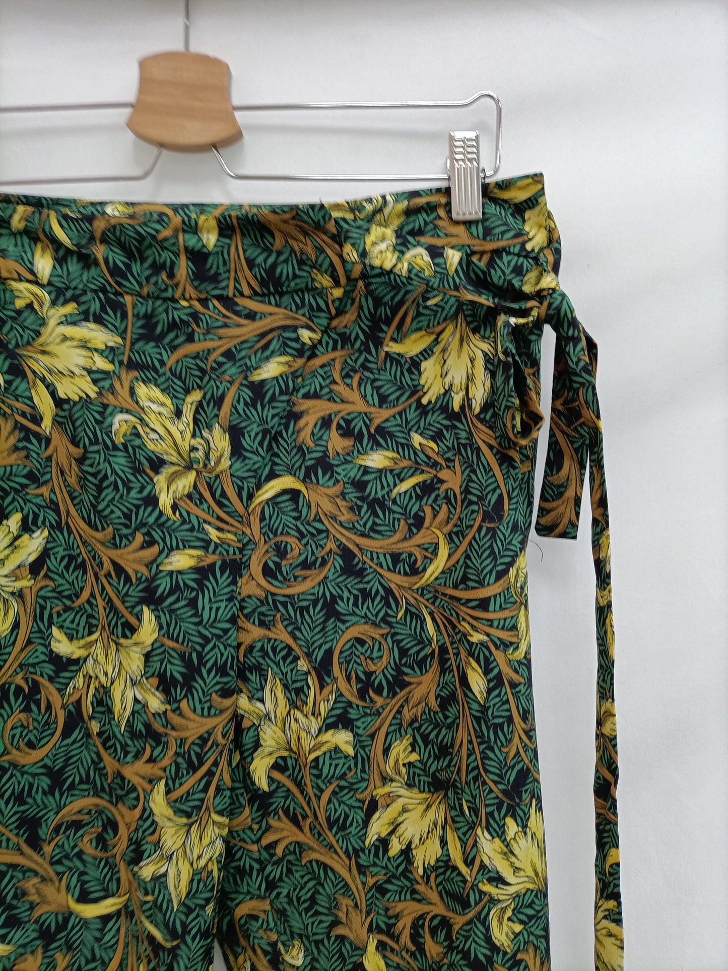 ZARA. Flowing branches Tm trousers