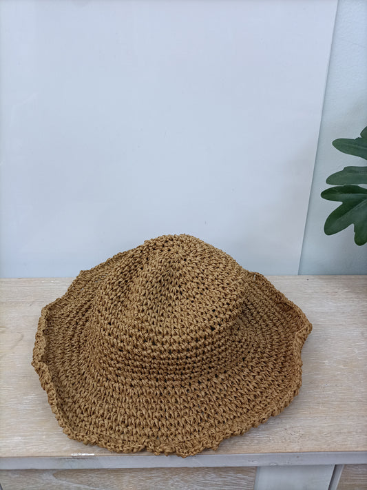 ASOS. Gorro rafia Camel