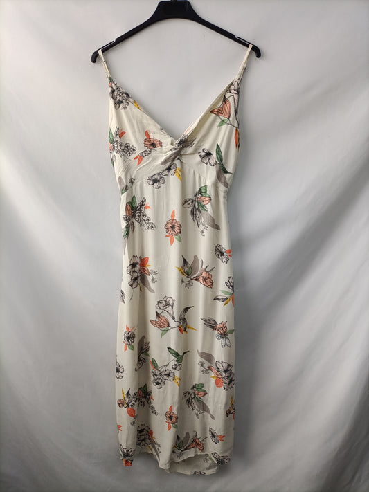 PULL&amp;BEAR. Beige flower dress Tl
