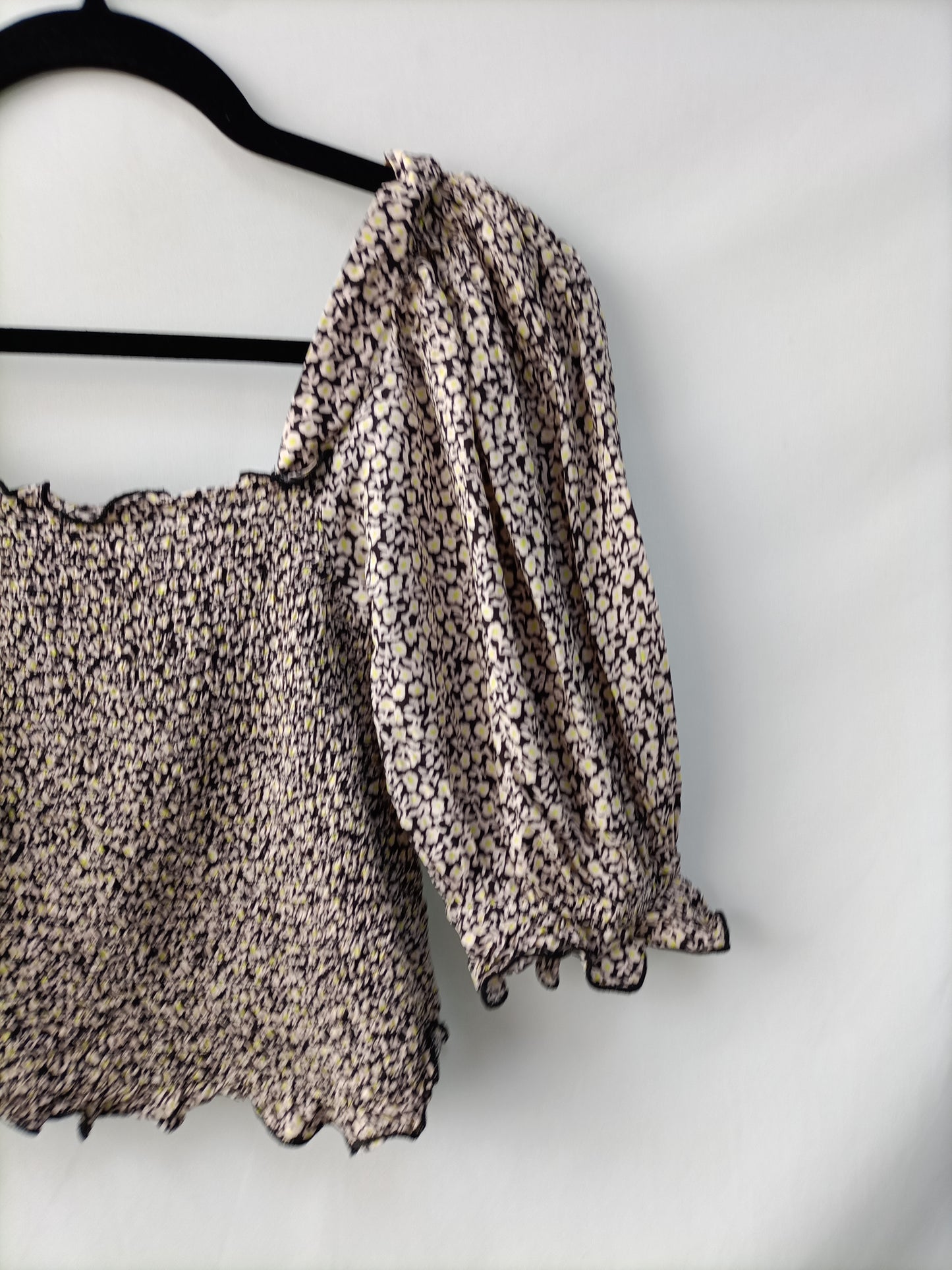 H&M. Top nido de abeja flores T.s