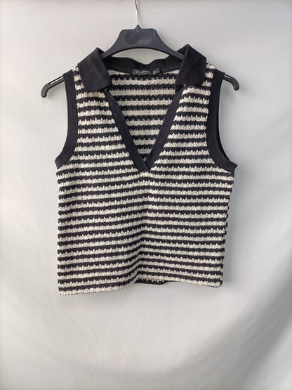 STRADIVARIUS. Top polero beige y negro T.s