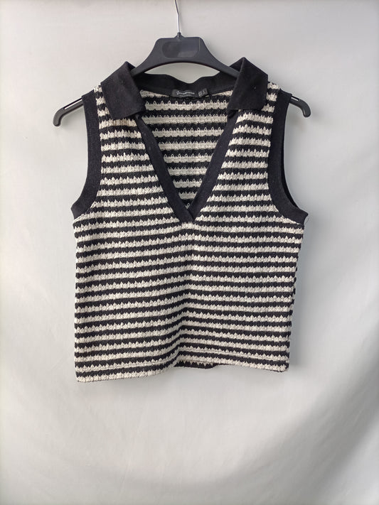 STRADIVARIUS. Top polero beige y negro T.s