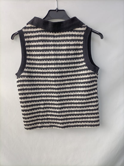 STRADIVARIUS. Top polero beige y negro T.s