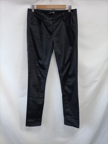 H&M. Pantalón pitillo negro T.38
