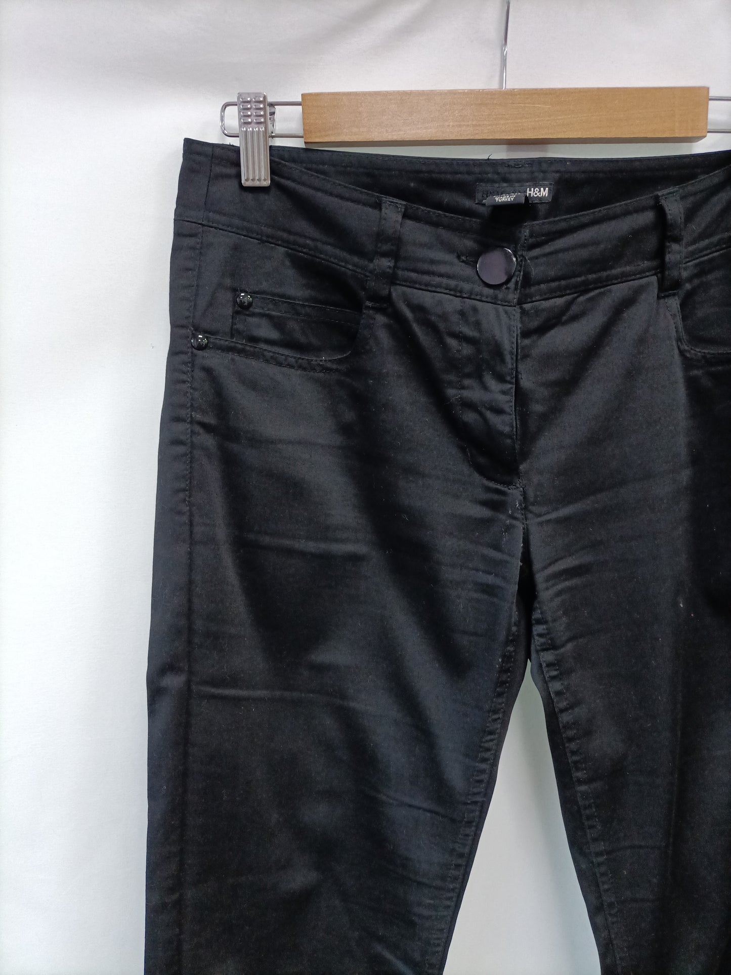 H&M. Pantalón pitillo negro T.38