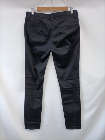 H&M. Pantalón pitillo negro T.38