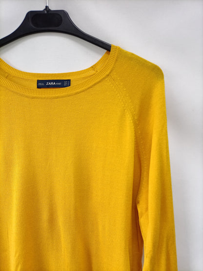 ZARA. Jersey fino mostaza T.m