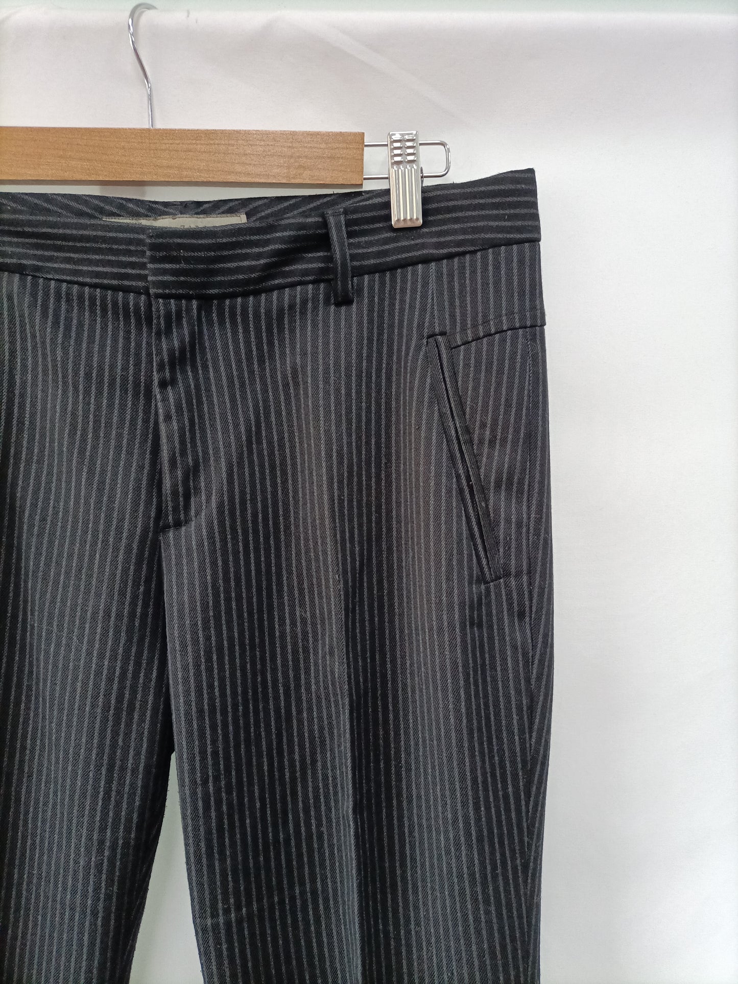 ZARA. Pantalón recto rayas T.38