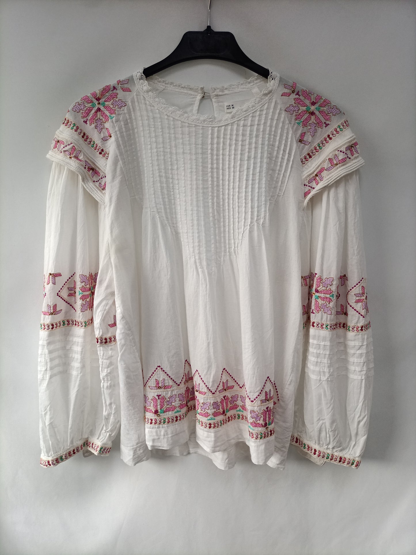 SFERA. Tm embroidered white blouse