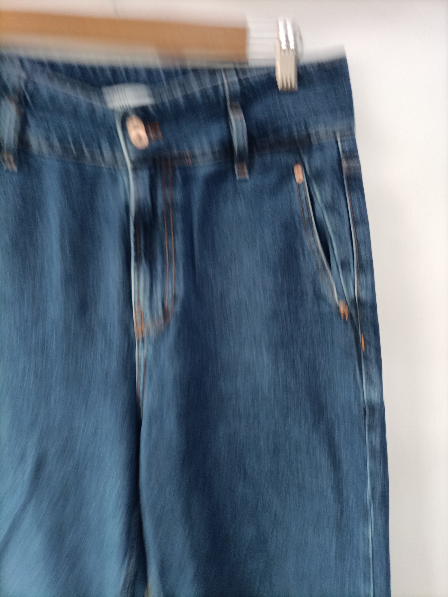 ZARA. Pantalón denim T.38