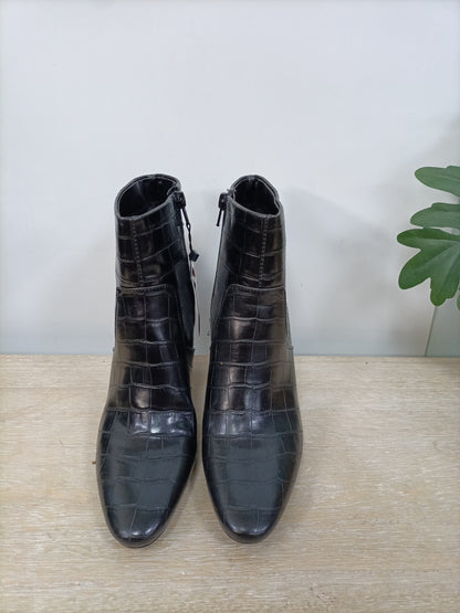 MANGO. Botín negro serpiente T.38