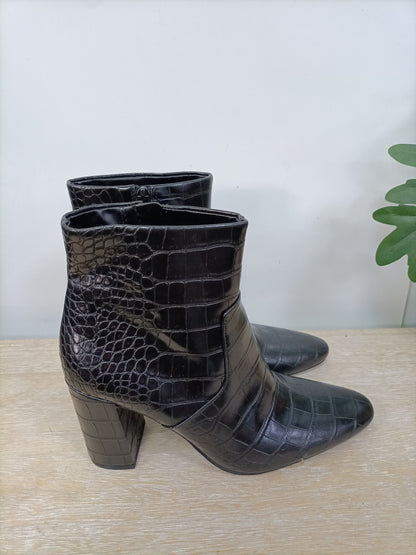 MANGO. Botín negro serpiente T.38