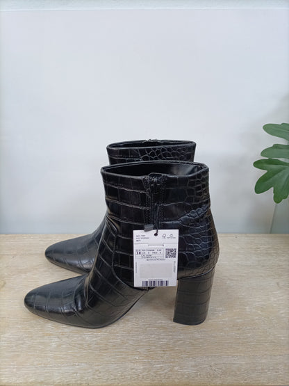 MANGO. Botín negro serpiente T.38