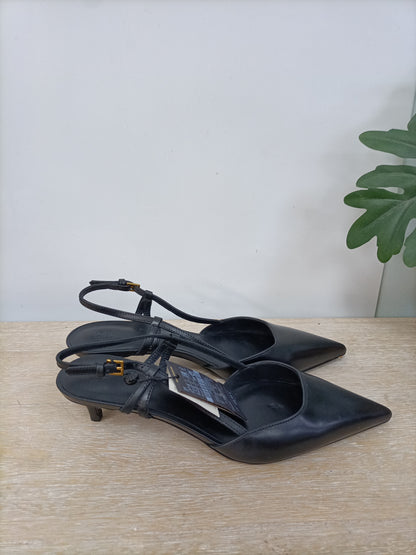 MASSIMO DUTTI. Zapatos negro pico T.37