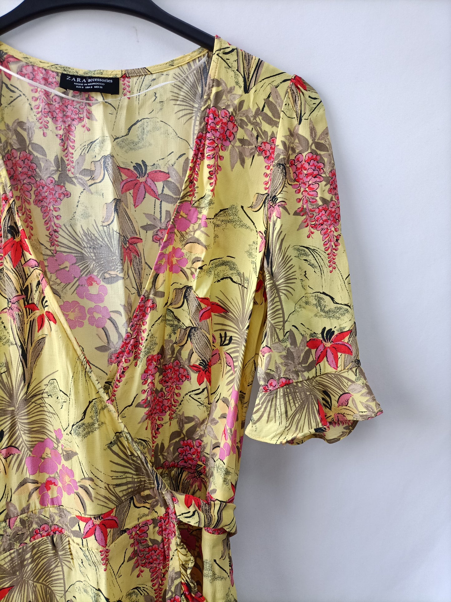 ZARA.Vestido cruzado amarillo t.S