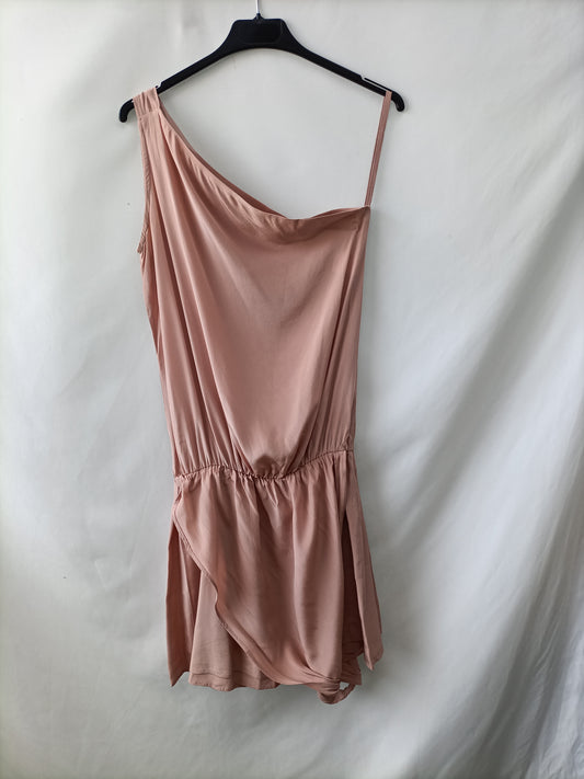NUDE COLOR. Asymmetrical pink dress Ts