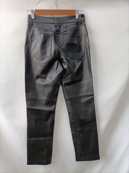 MANGO.Pantalones rectos polipiel T.34