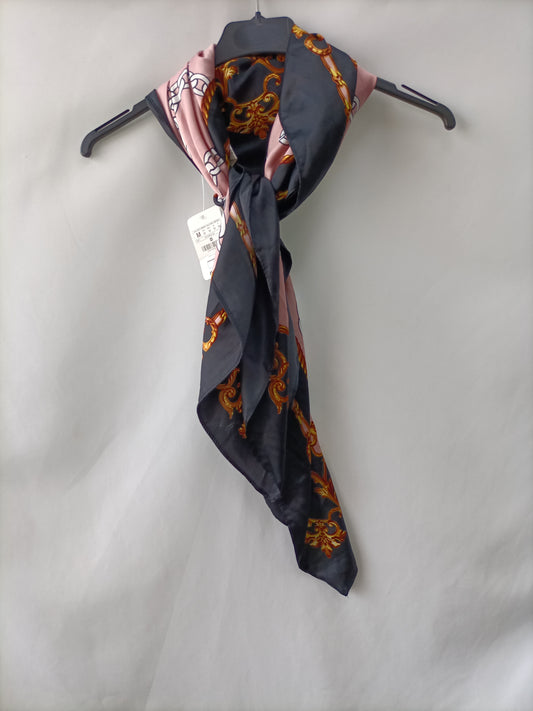 STRADIVARIUS.Pañuelo estampado cadenas