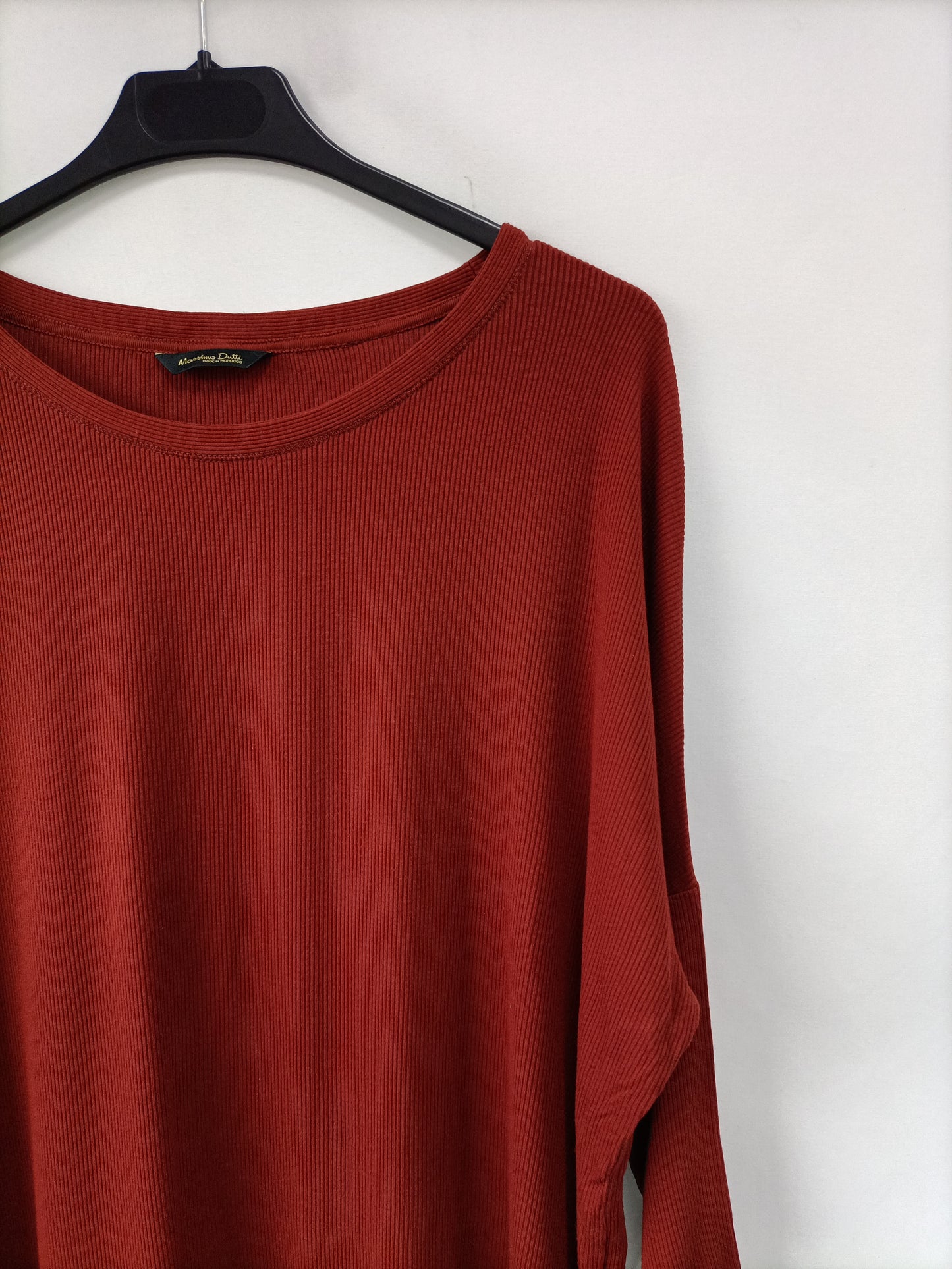 MASSIMO DUTTI. Camiseta canalé teja T.m