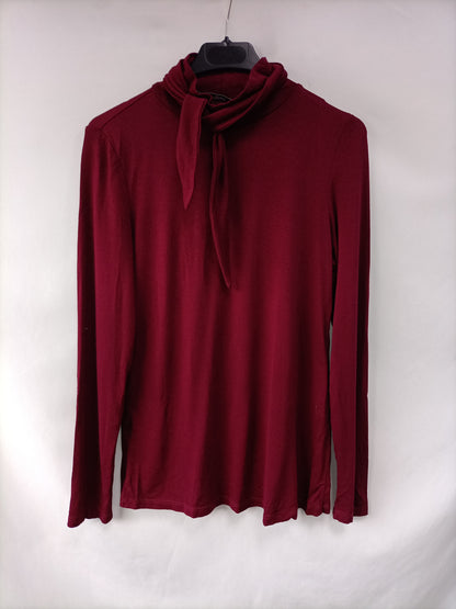 MANGO. Camiseta burdeos lazada T.s