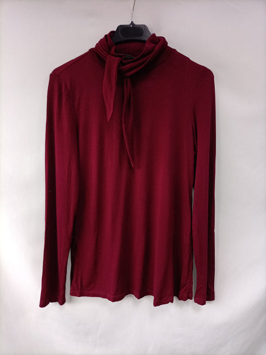 MANGO. Camiseta burdeos lazada T.s