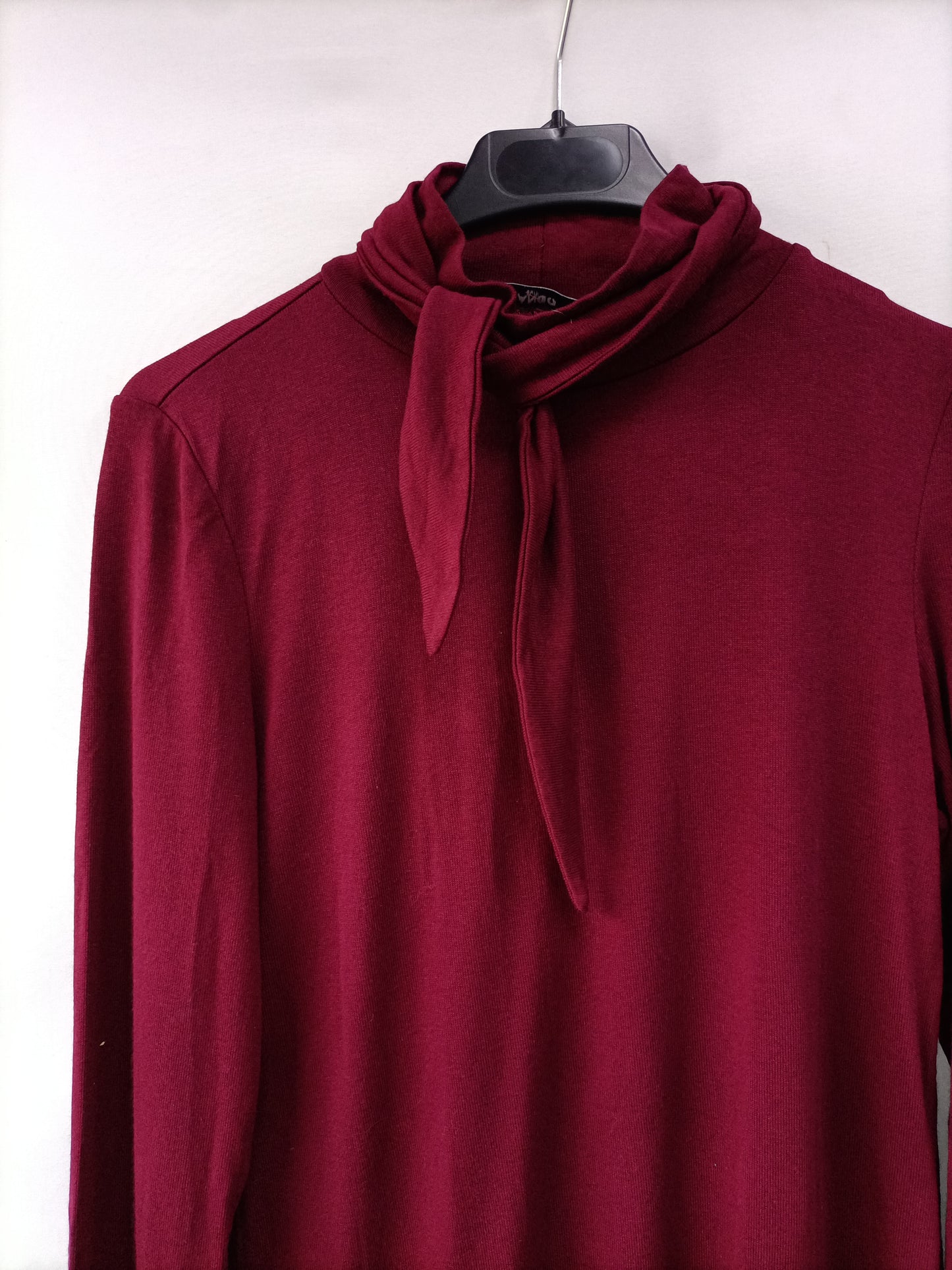 MANGO. Camiseta burdeos lazada T.s