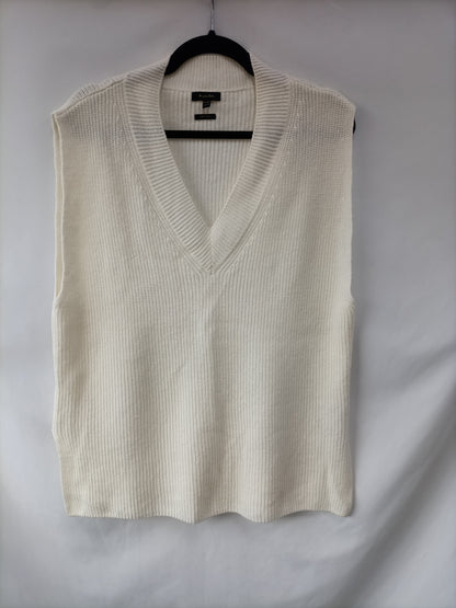 MASSIMO DUTTI. Chaleco blanco roto T.xs