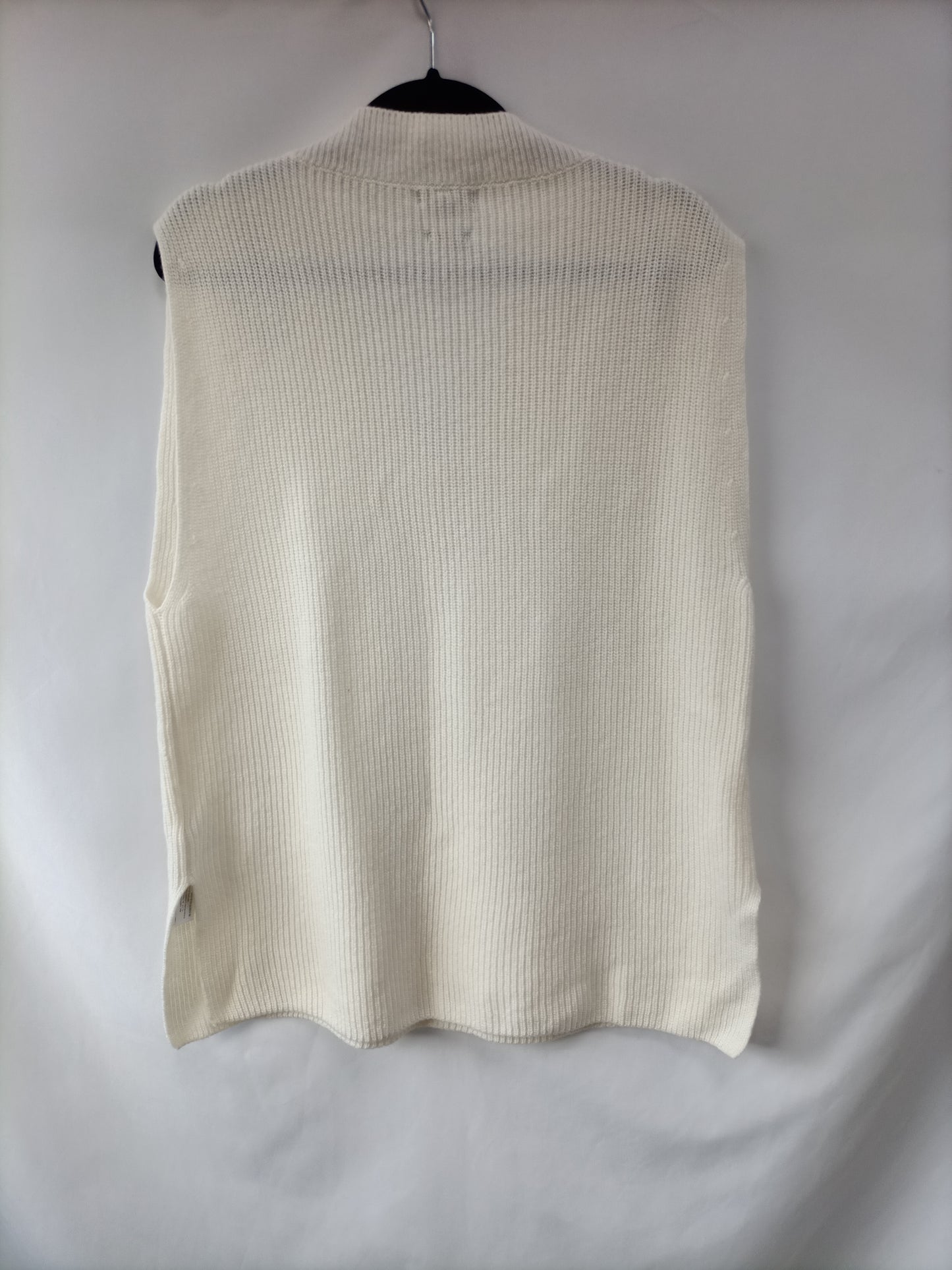 MASSIMO DUTTI. Chaleco blanco roto T.xs