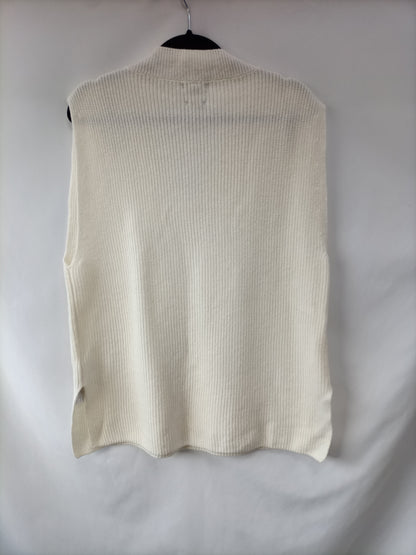 MASSIMO DUTTI. Chaleco blanco roto T.xs
