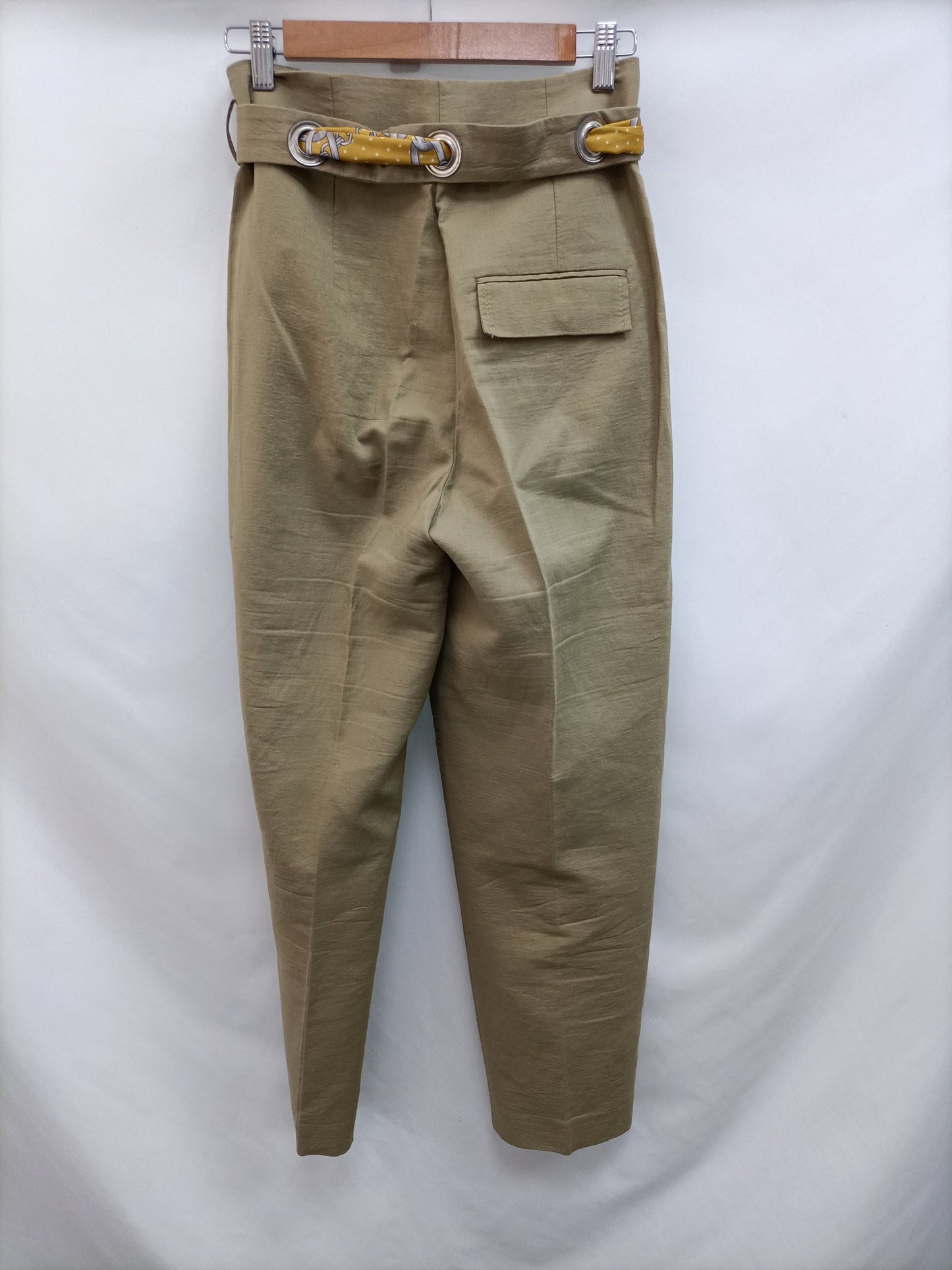 MANGO.Pantalones pinza cintura alta lazada T.36