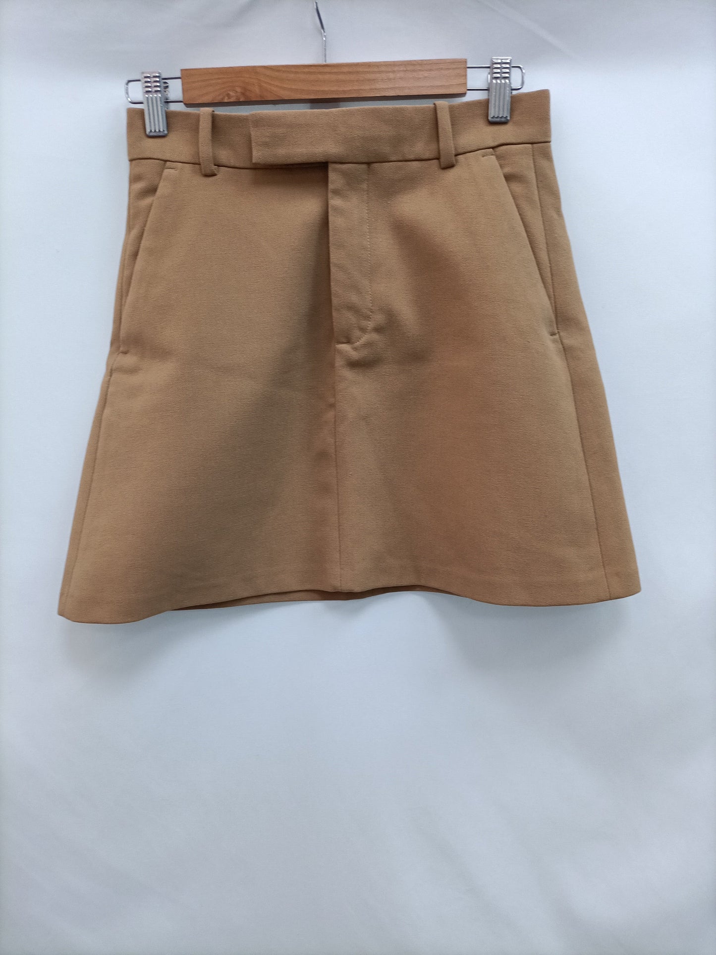 ZARA.Falda corta camel arreglada T.s