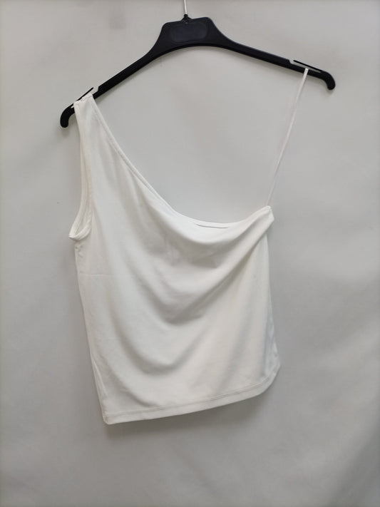 STRADIVARIUS.Top elástico blanco asimétrico T.m
