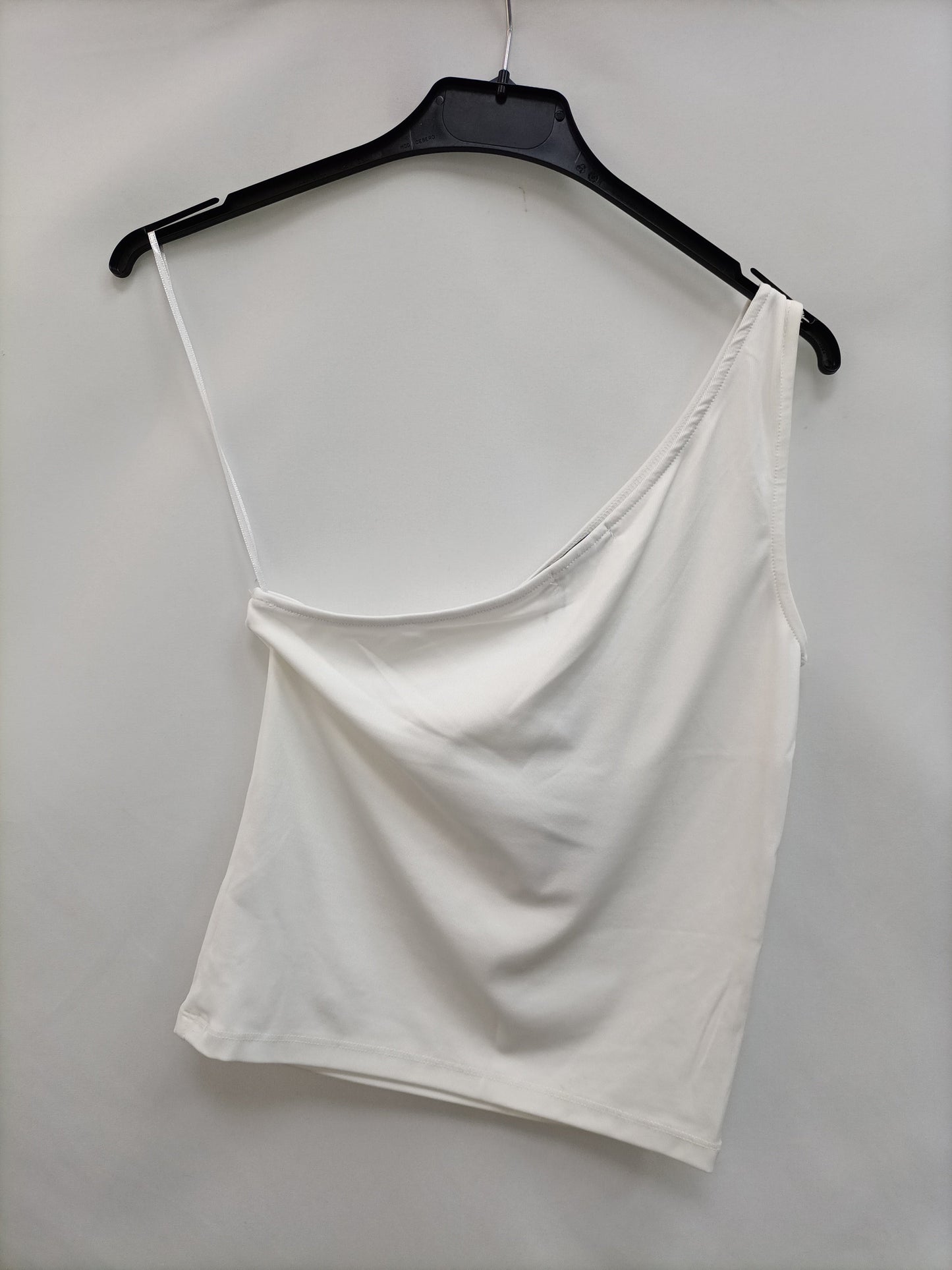STRADIVARIUS.Top elástico blanco asimétrico T.m