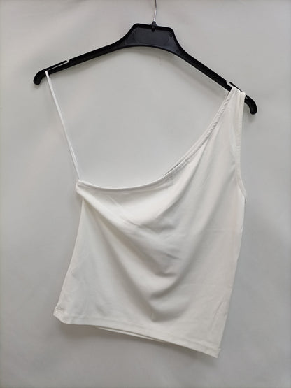 STRADIVARIUS.Top elástico blanco asimétrico T.m