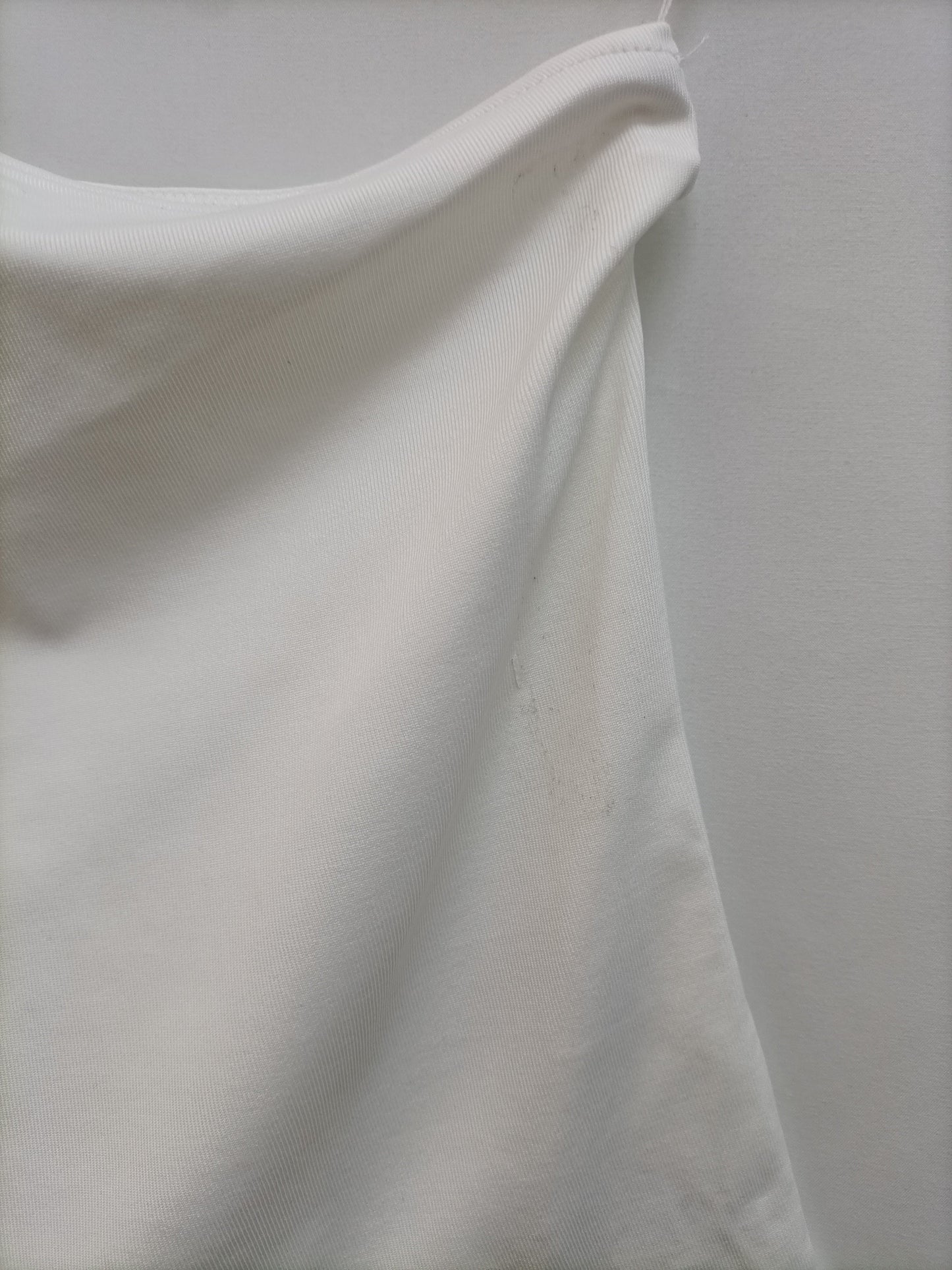 STRADIVARIUS.Top elástico blanco asimétrico T.m