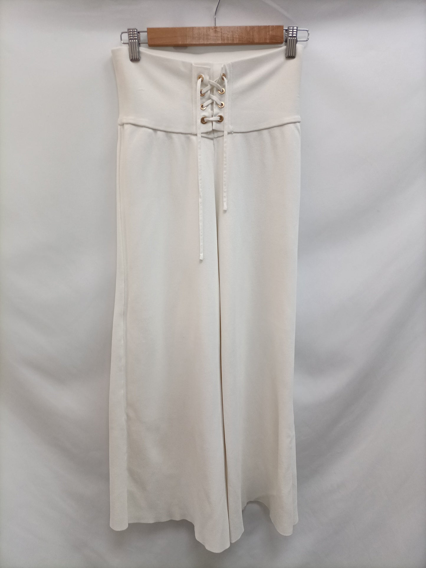 ZARA.Pantalones blancos punto T.s