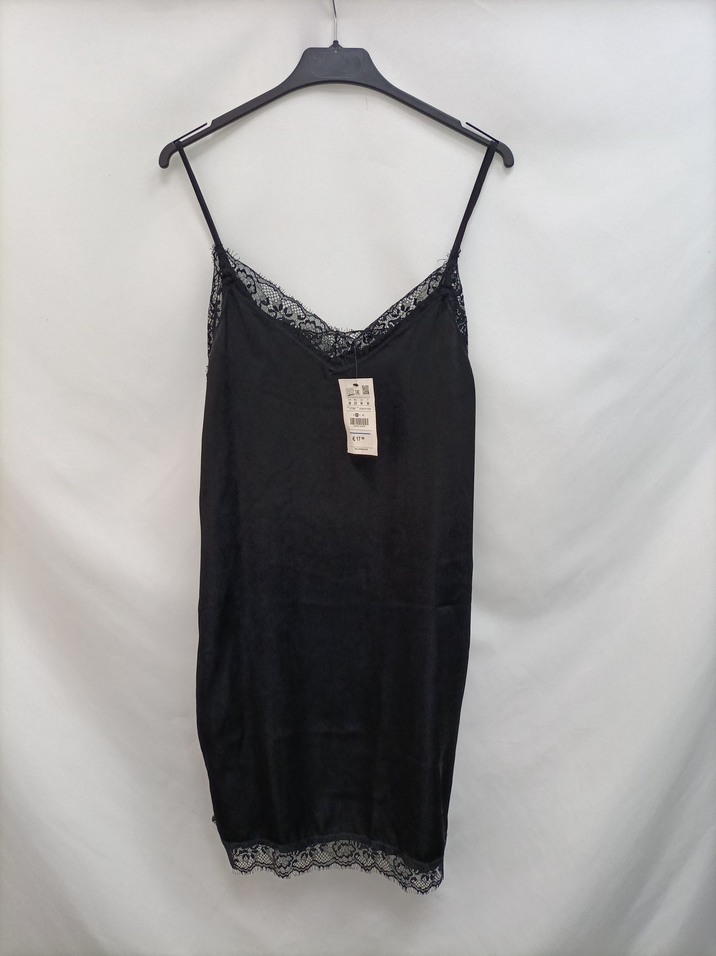 PULL&BEAR.Vestido midi negro lencero T.m