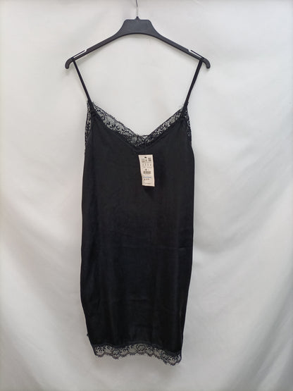 PULL&BEAR.Vestido midi negro lencero T.m
