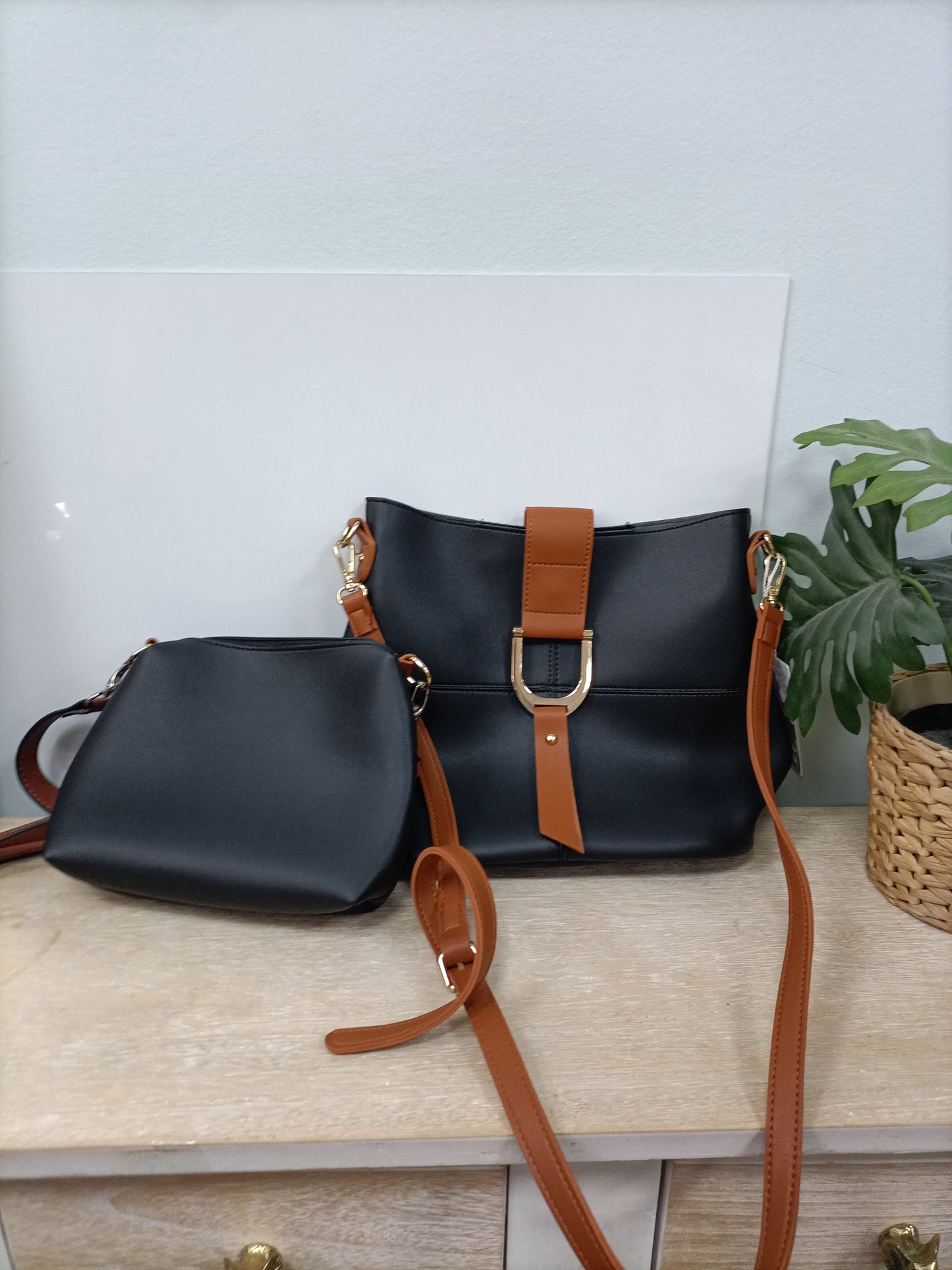 PAULA ROSSI.Bolso (doble) polipiel negro y camel
