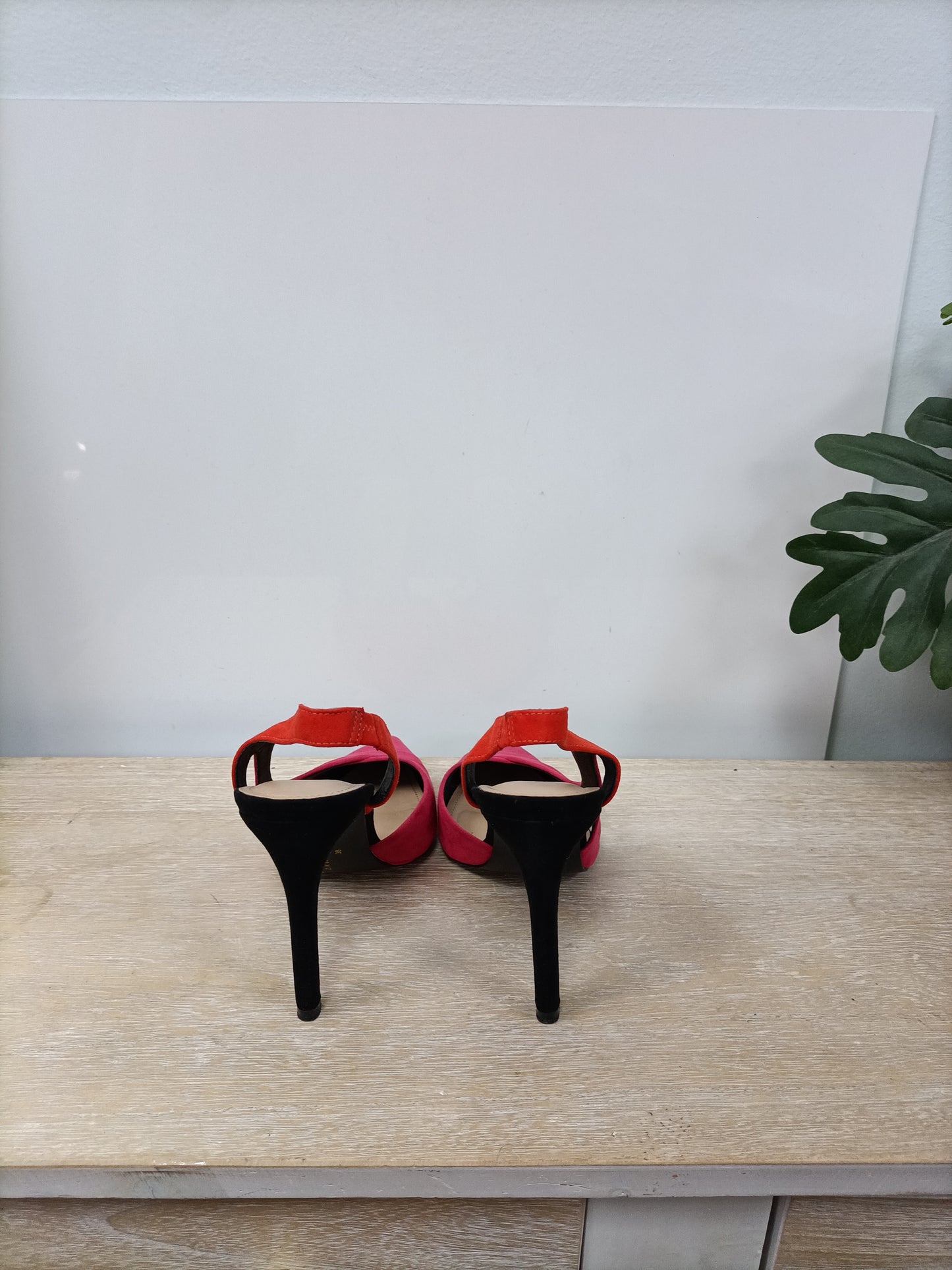 ZARA.Two-tone heels size 38