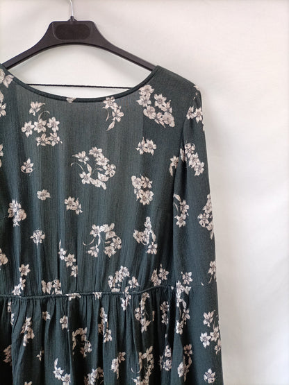 PULL&BEAR. Vestido verde flores T.s