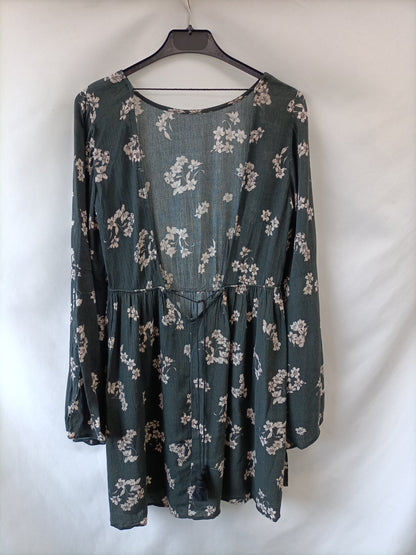 PULL&BEAR. Vestido verde flores T.s