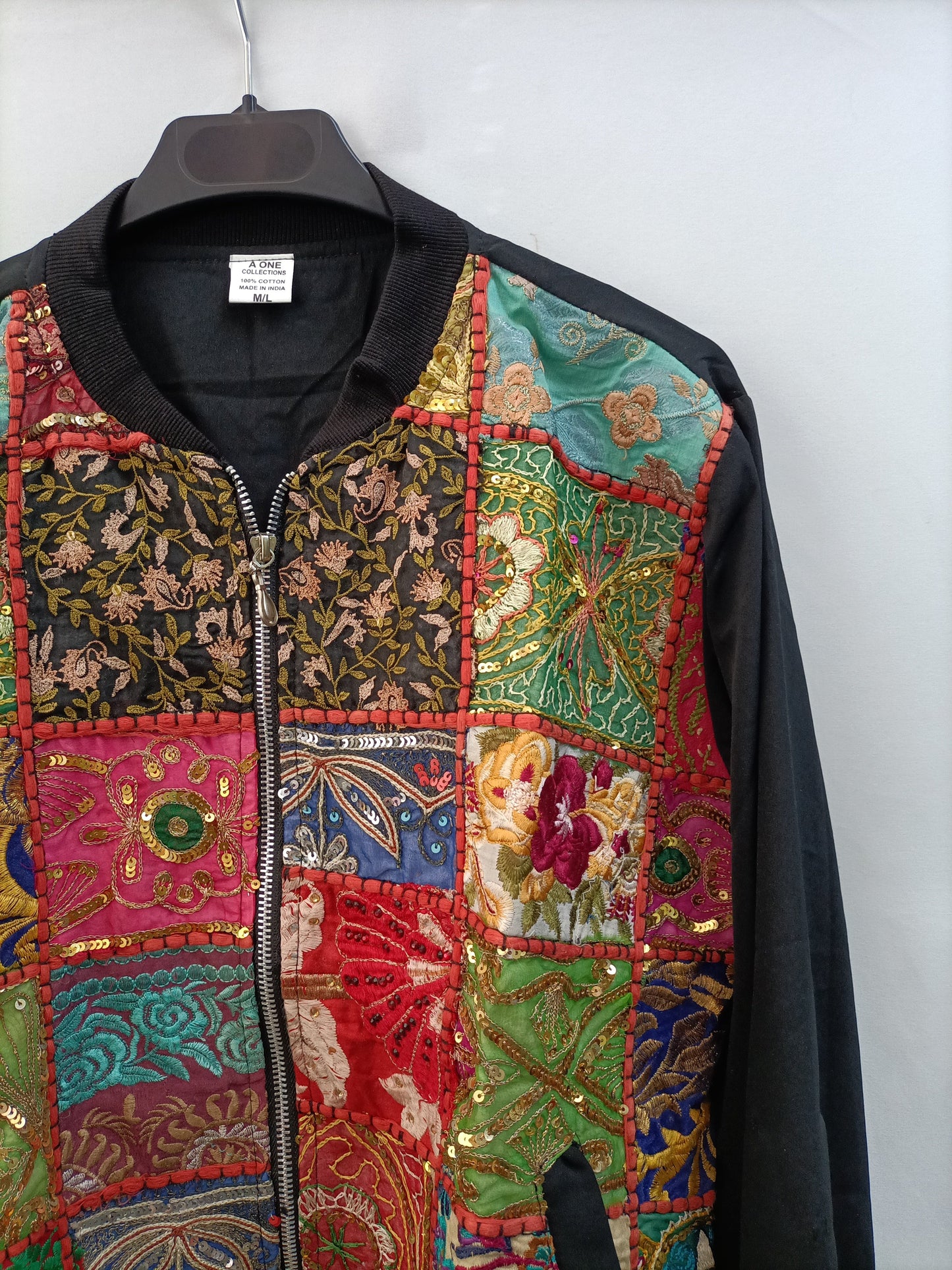 A ONE. Bomber bordada T.m/l