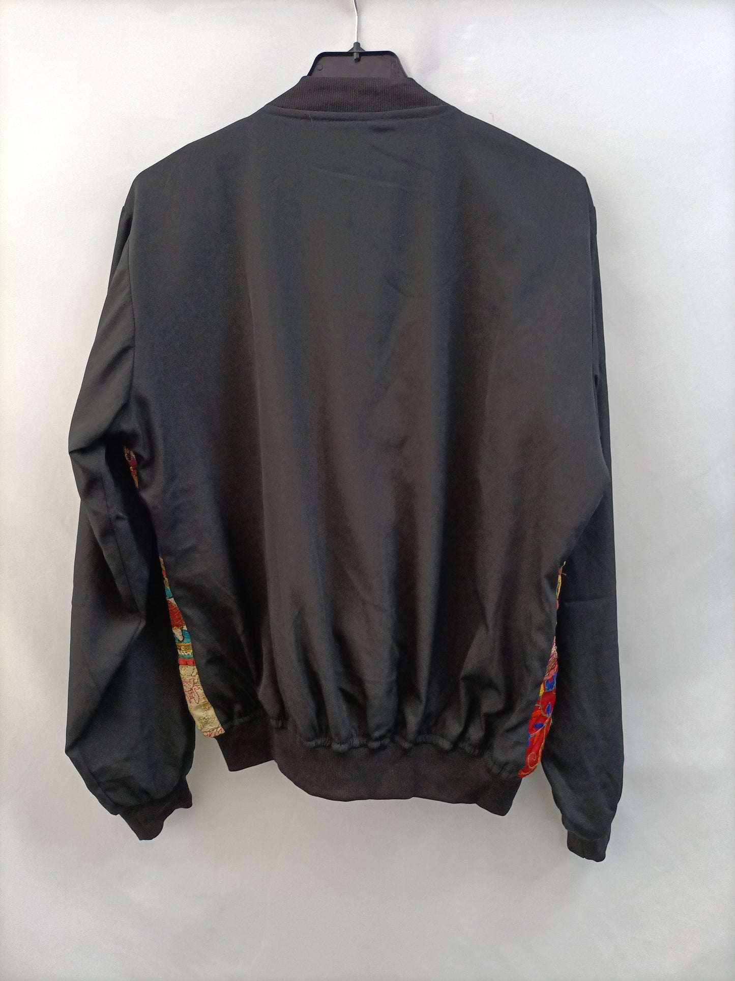 A ONE. Bomber bordada T.m/l