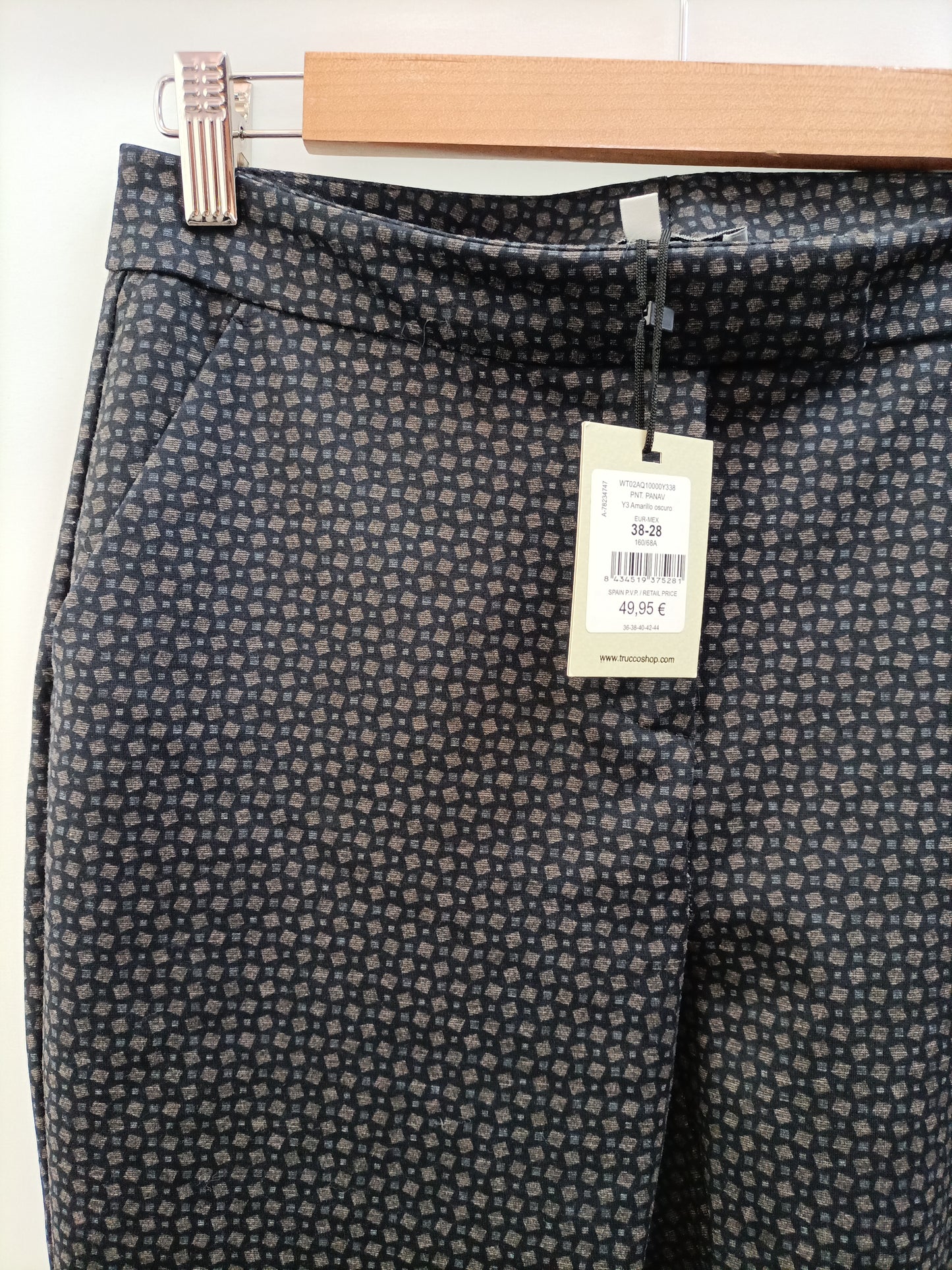 TRUCCO. Pantalón negro cuadros T.38
